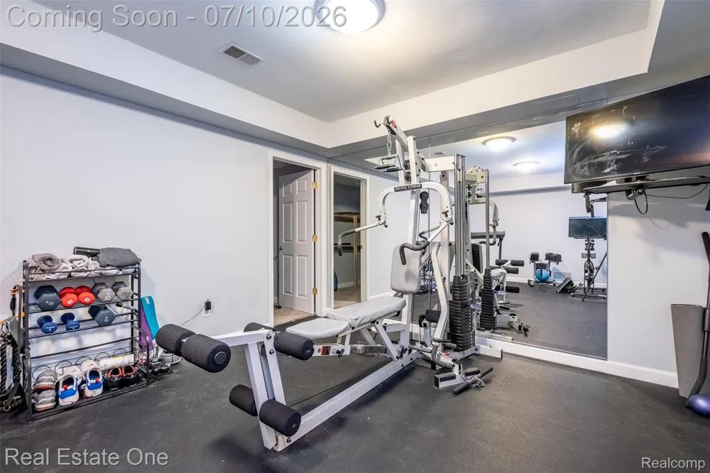 4488 Philip Commerce Charter Township, MI 48382