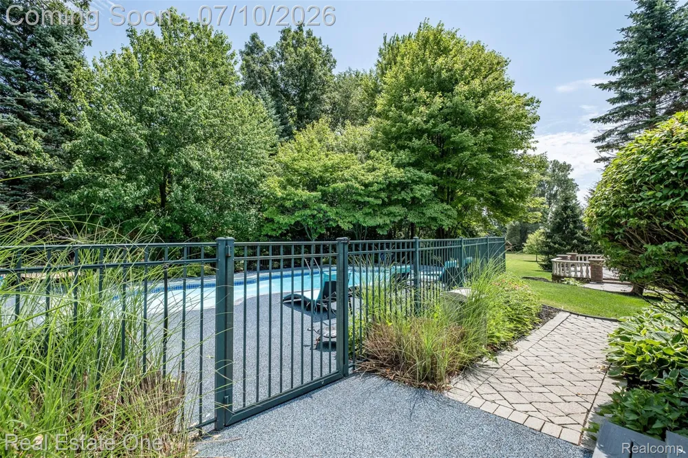 4488 Philip Commerce Charter Township, MI 48382