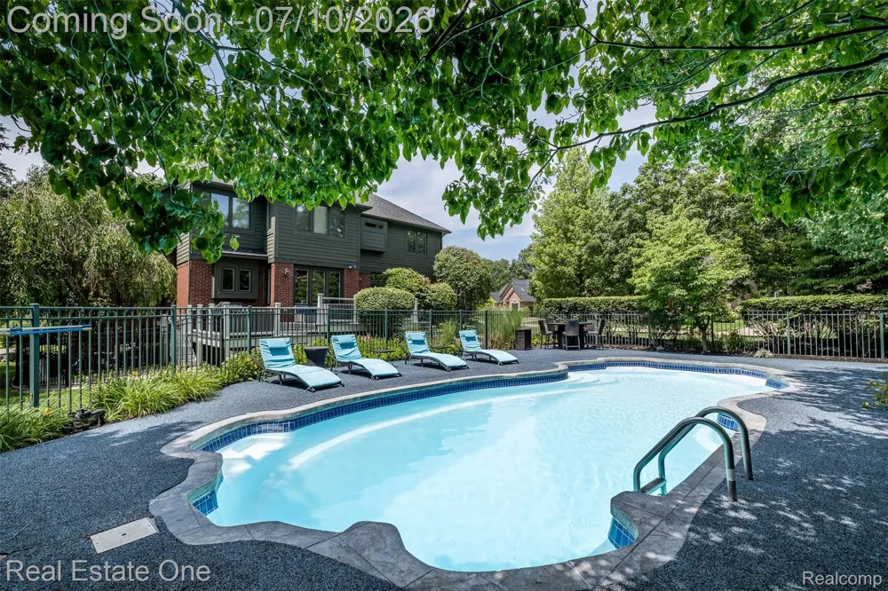 4488 Philip Commerce Charter Township, MI 48382