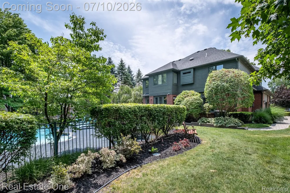 4488 Philip Commerce Charter Township, MI 48382