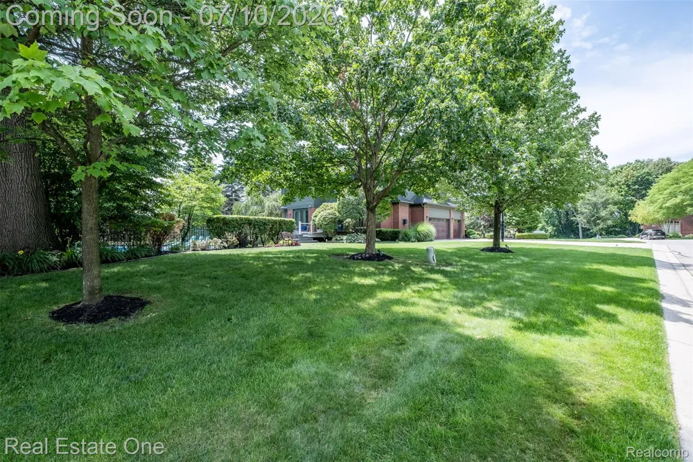 4488 Philip Commerce Charter Township, MI 48382