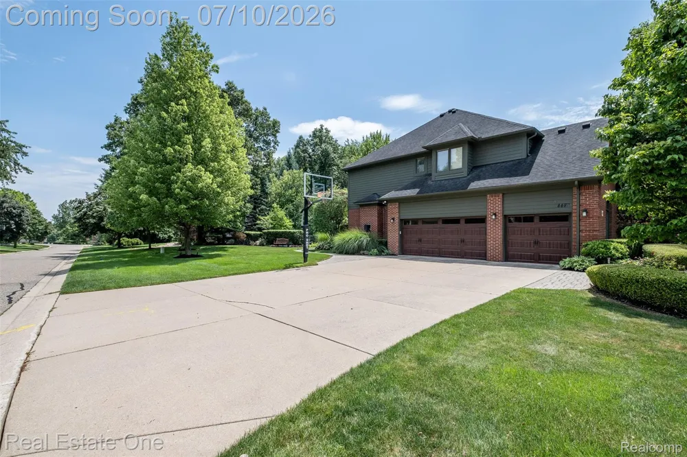 4488 Philip Commerce Charter Township, MI 48382