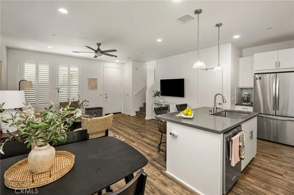 32 Savannah Lake Forest, CA 92630