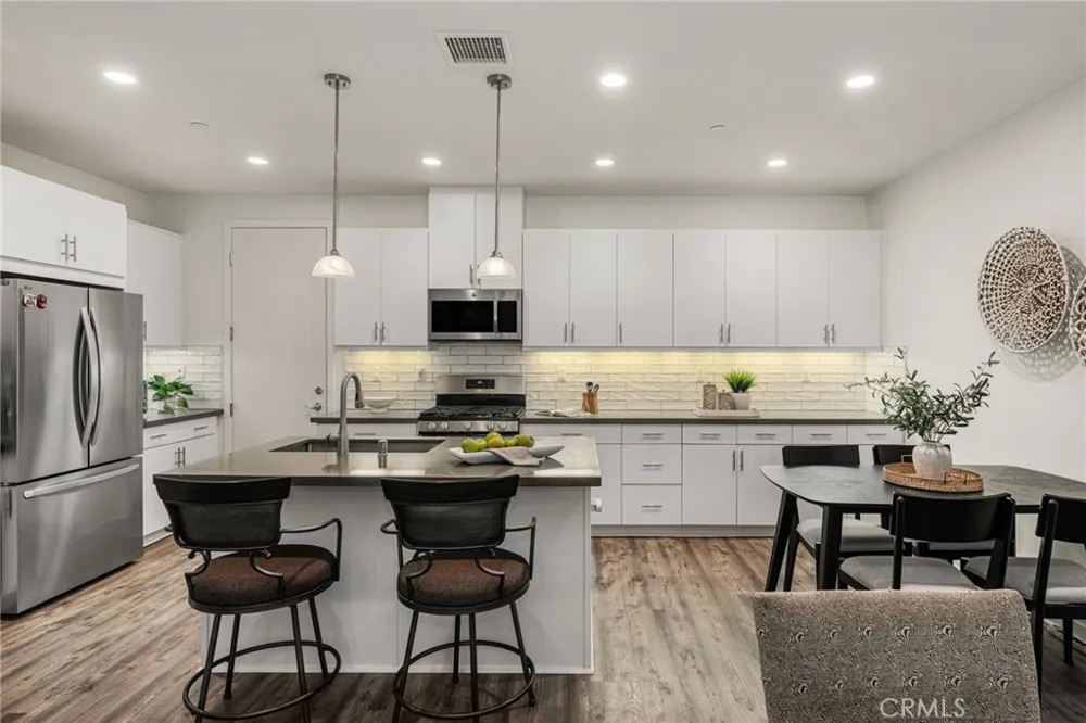 32 Savannah Lake Forest, CA 92630