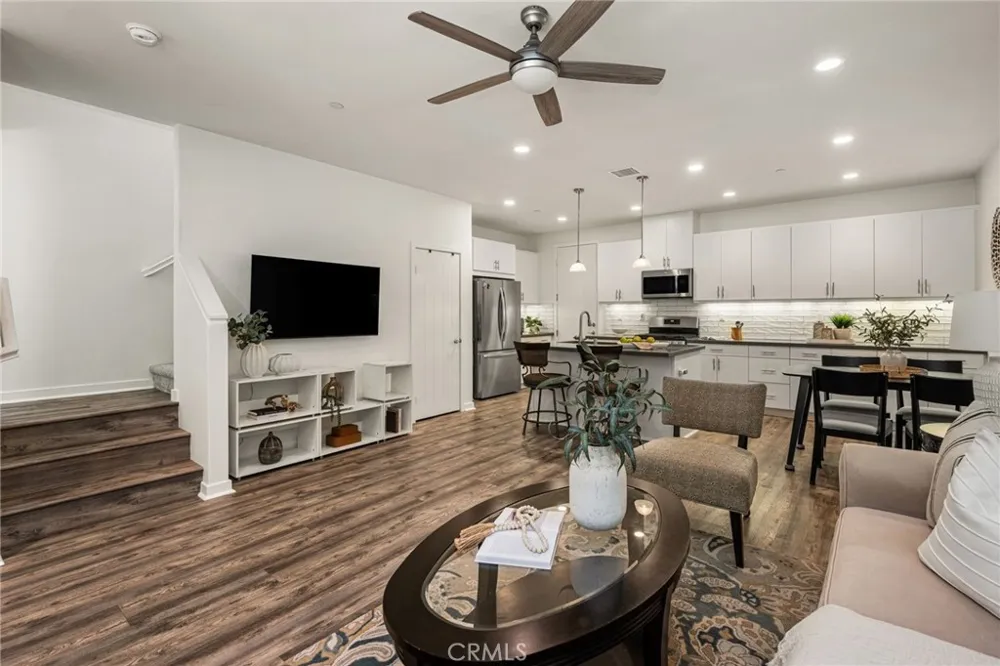 32 Savannah Lake Forest, CA 92630
