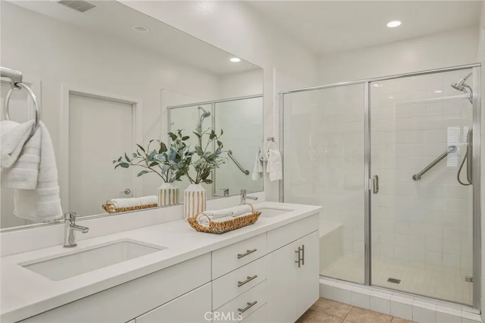 32 Savannah Lake Forest, CA 92630