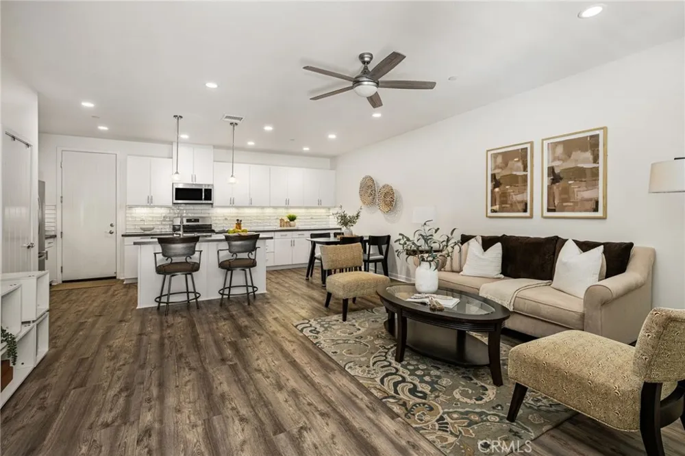 32 Savannah Lake Forest, CA 92630