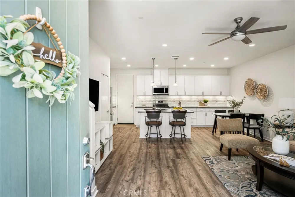 32 Savannah Lake Forest, CA 92630