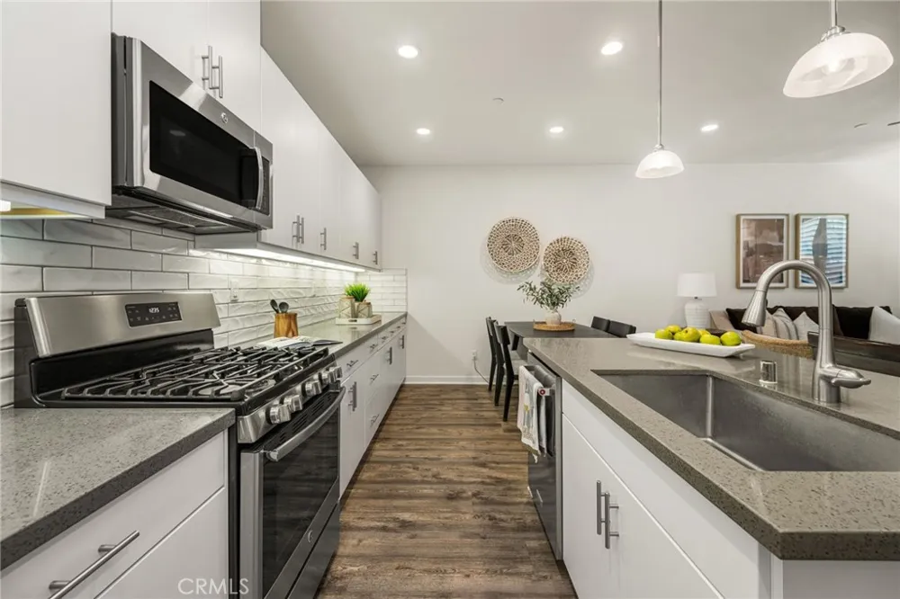 32 Savannah Lake Forest, CA 92630