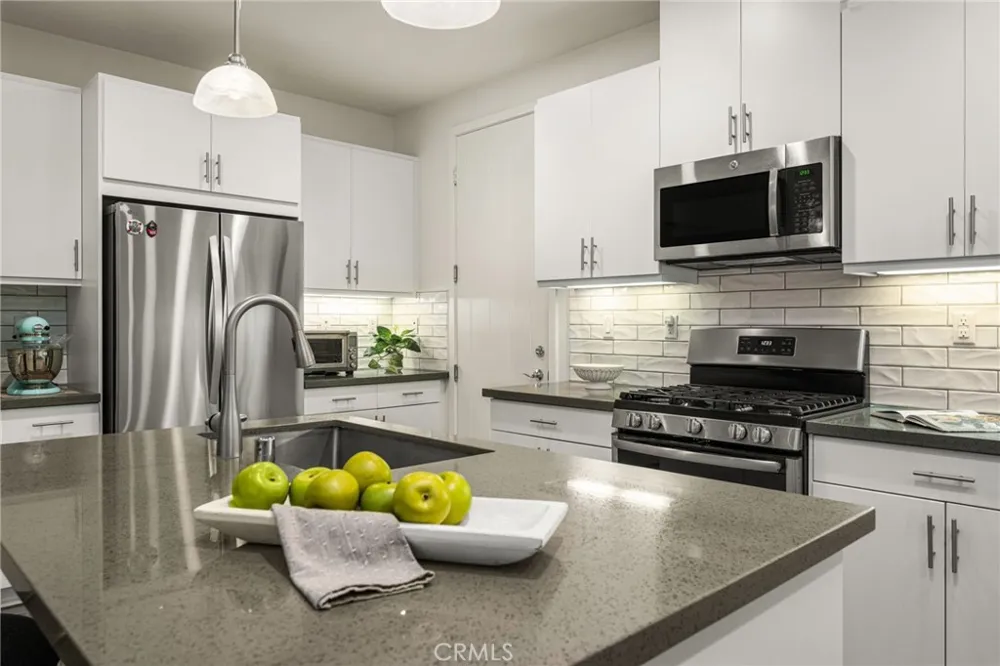 32 Savannah Lake Forest, CA 92630