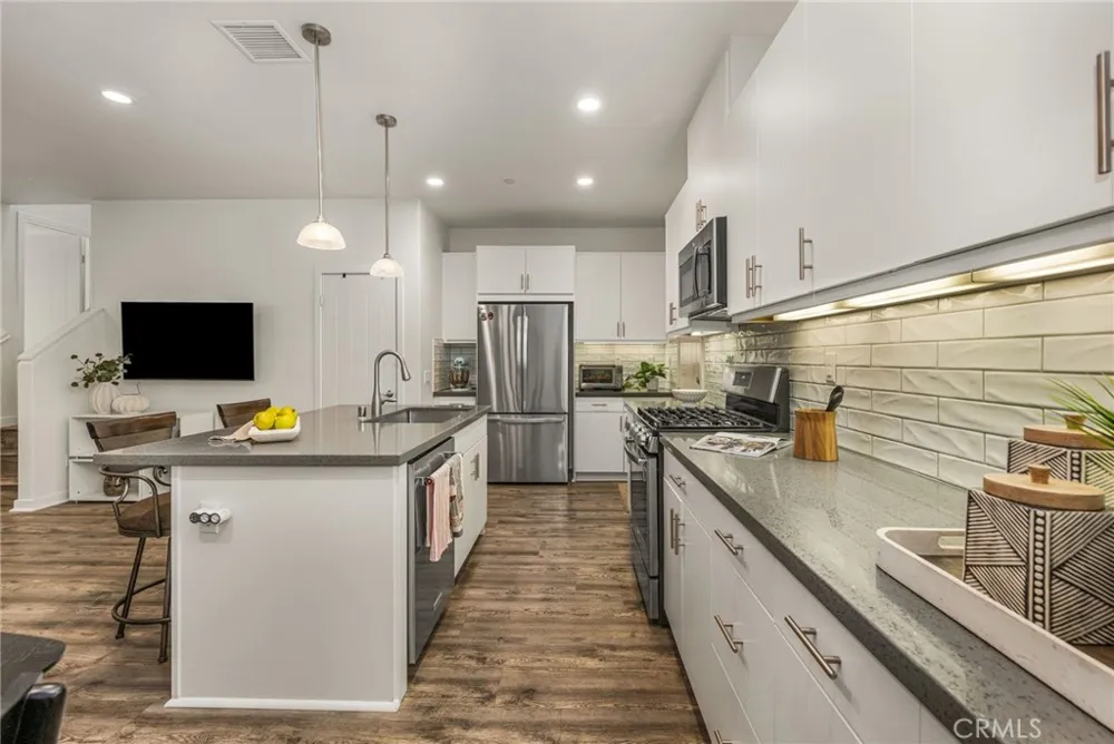 32 Savannah Lake Forest, CA 92630