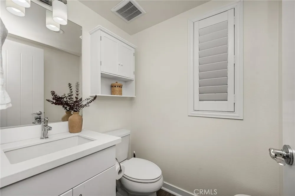32 Savannah Lake Forest, CA 92630