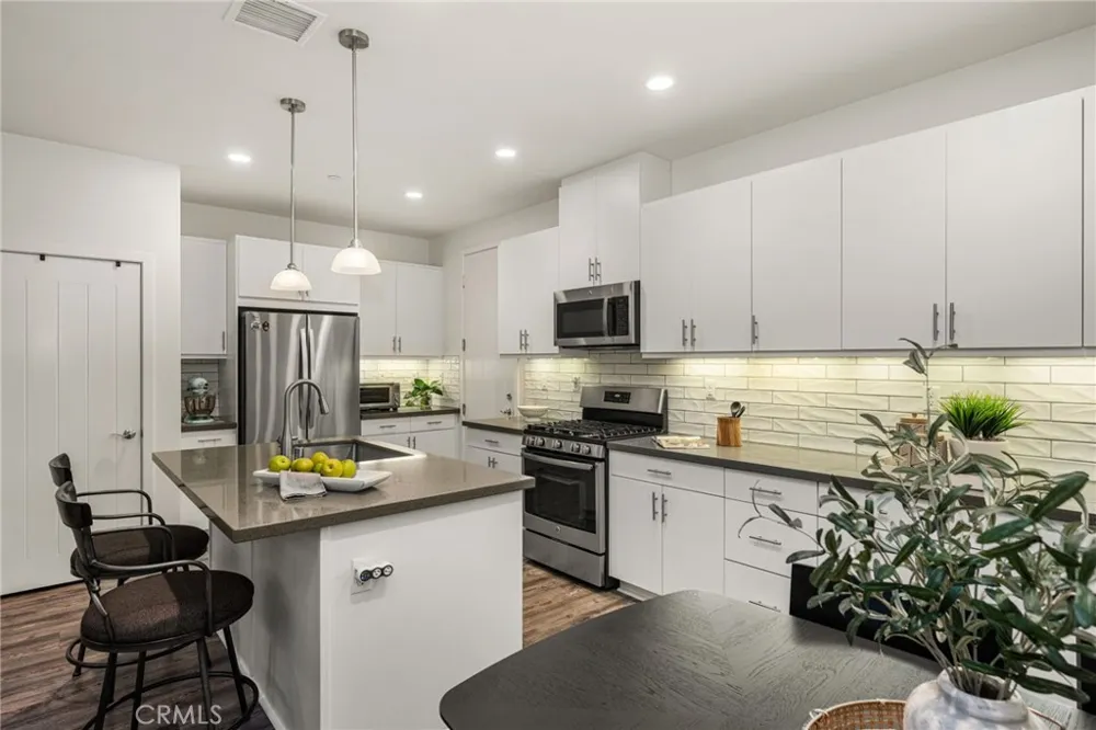 32 Savannah Lake Forest, CA 92630