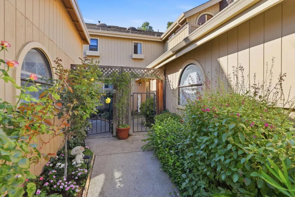 2101 Darnis Circle Morgan Hill, CA 95037