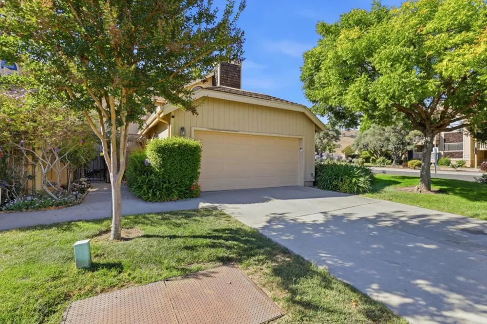 2101 Darnis Circle Morgan Hill, CA 95037
