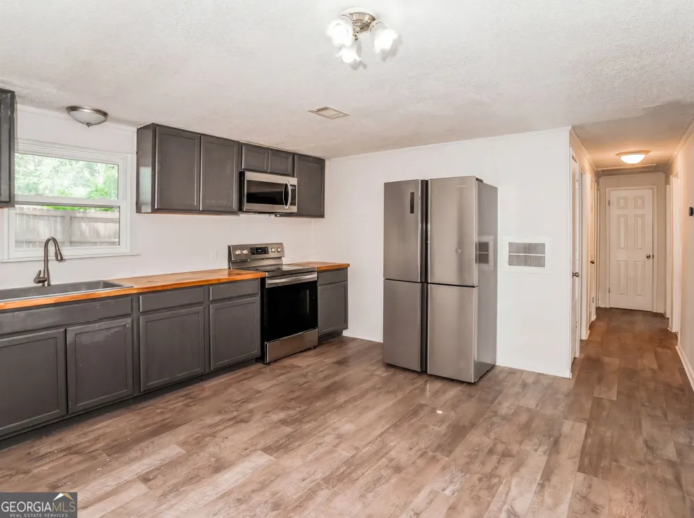 733 Sutton ST Jesup, GA 31545