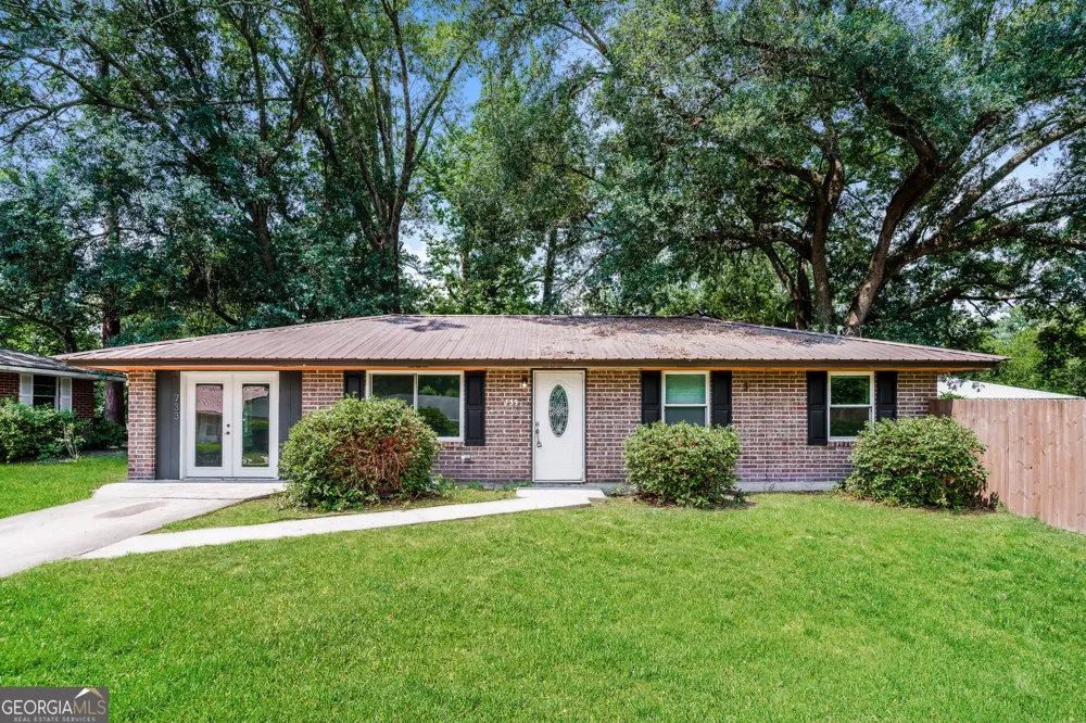 733 Sutton ST Jesup, GA 31545
