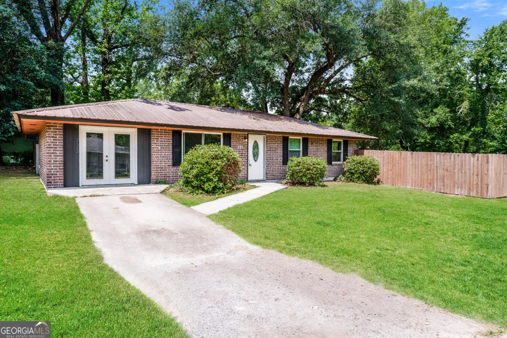 733 Sutton ST Jesup, GA 31545