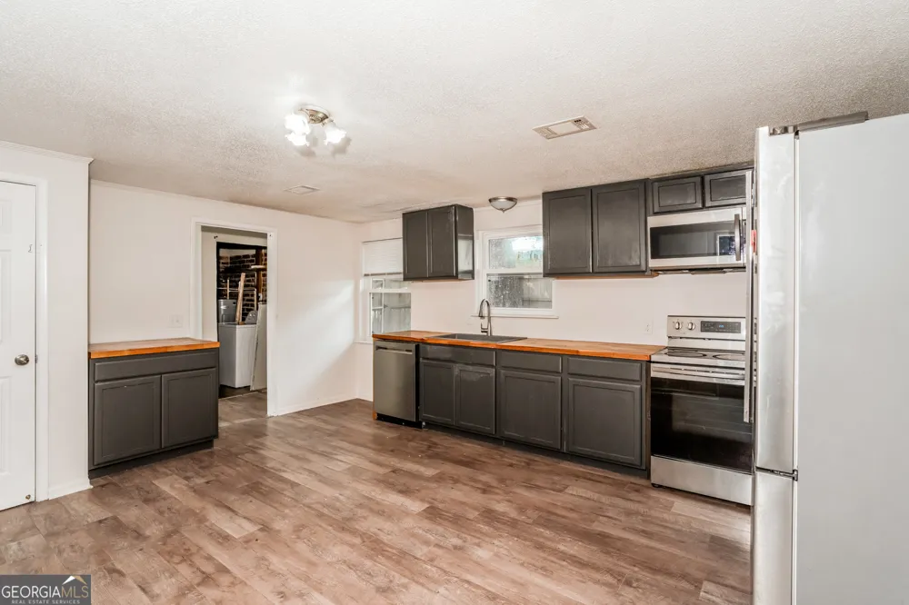 733 Sutton ST Jesup, GA 31545