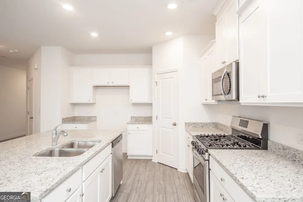 1092 Edwin LN Sugar Hill, GA 30518