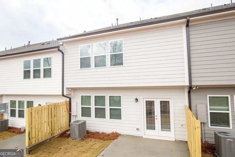 1092 Edwin LN Sugar Hill, GA 30518
