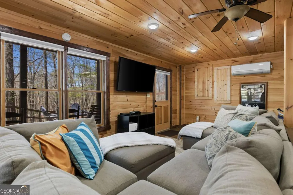 236 Logan DR Mineral Bluff, GA 30559