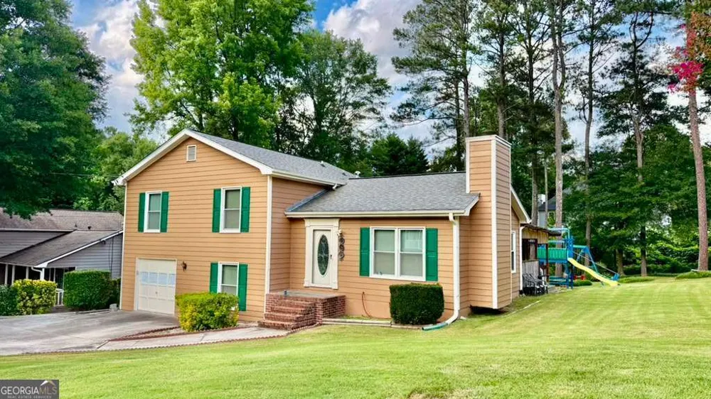 1668 Woodsong CT Grayson, GA 30017