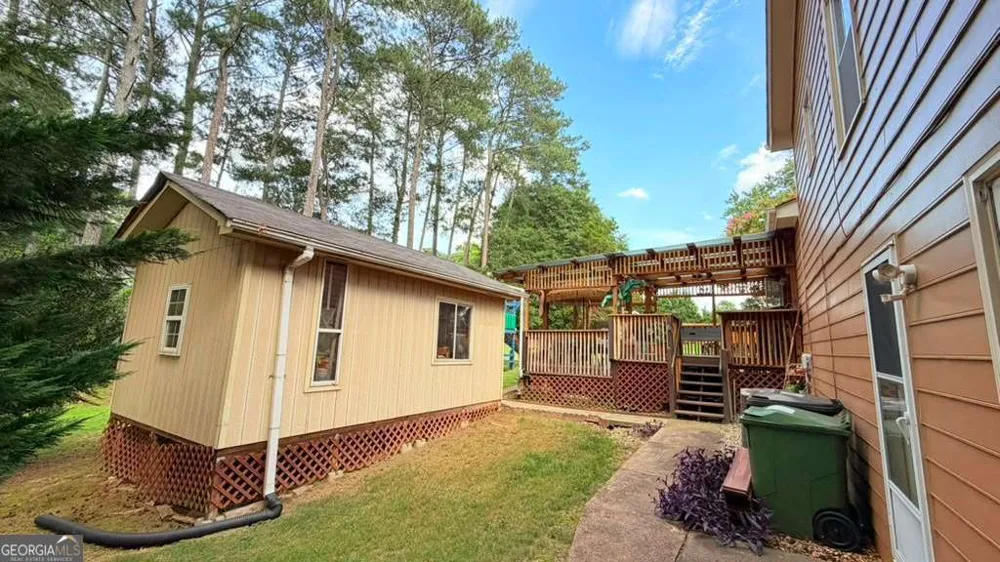 1668 Woodsong CT Grayson, GA 30017