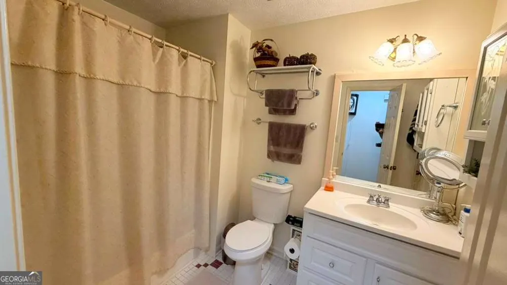 1668 Woodsong CT Grayson, GA 30017
