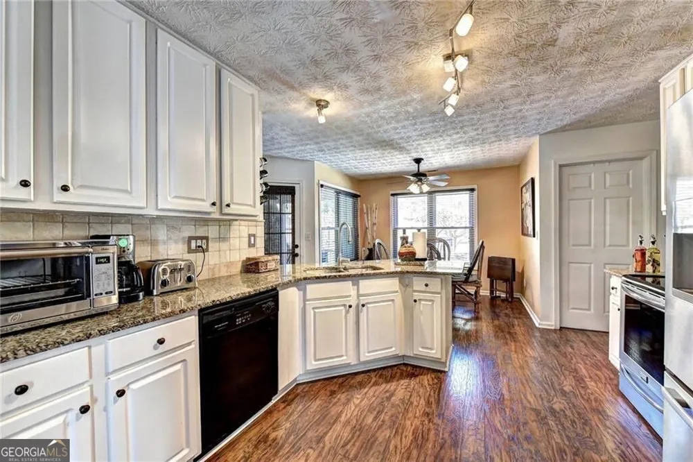 3940 Piper Glen DR Buford, GA 30519