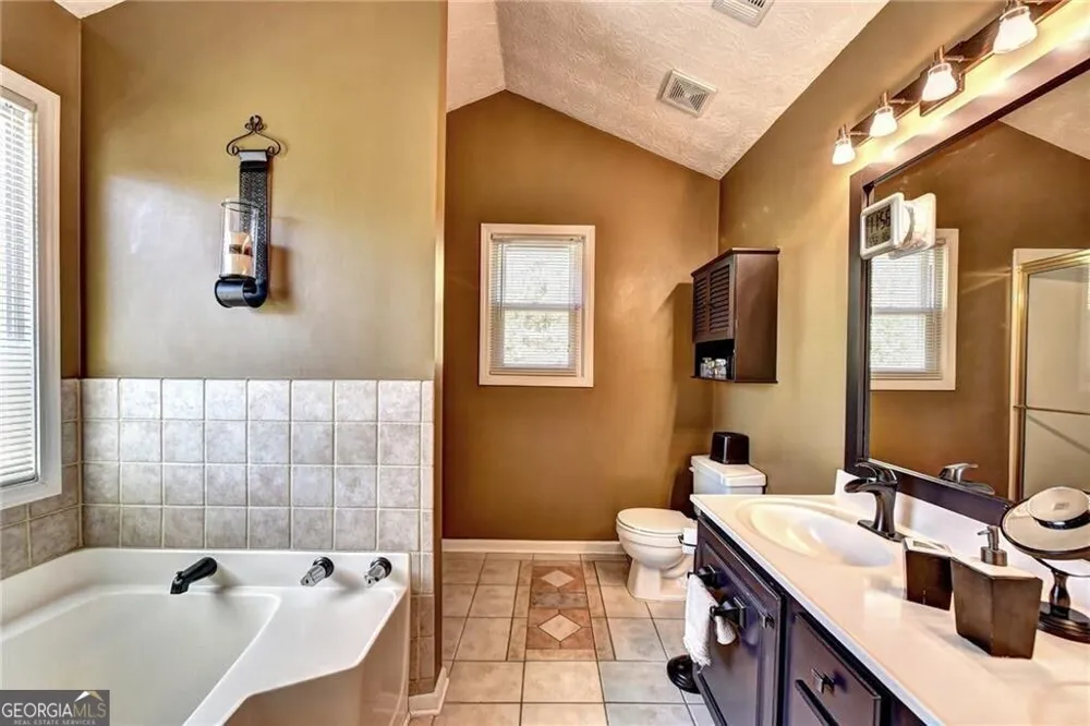 3940 Piper Glen DR Buford, GA 30519