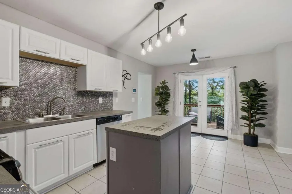 7107 Springchase WAY Austell, GA 30168