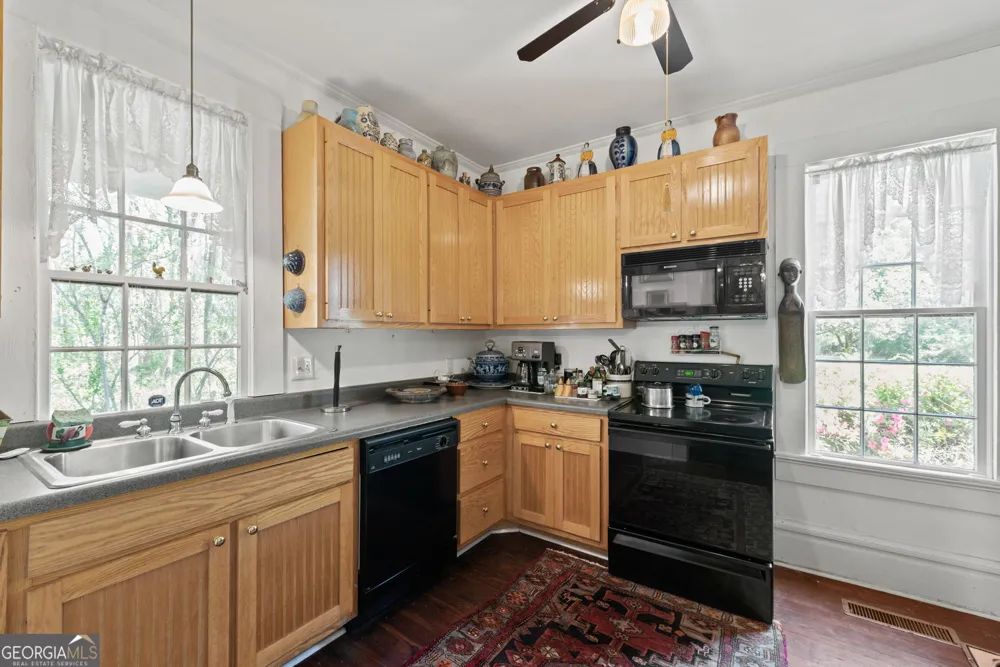 6 Thompson LN Thomaston, GA 30286