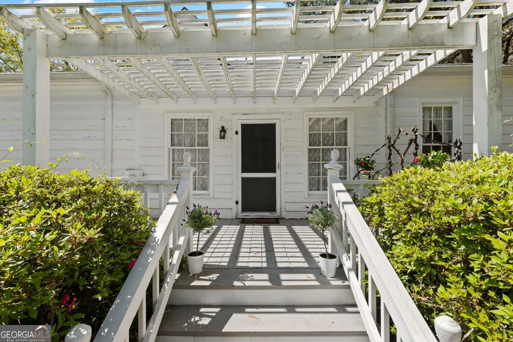 6 Thompson LN Thomaston, GA 30286