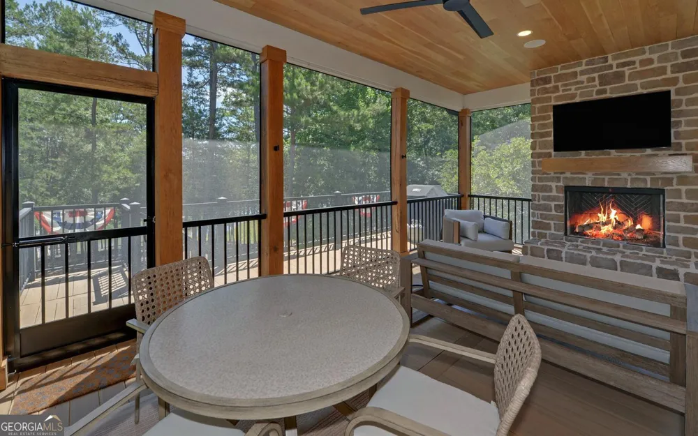 96 Barefoot Bay RD Hartwell, GA 30643