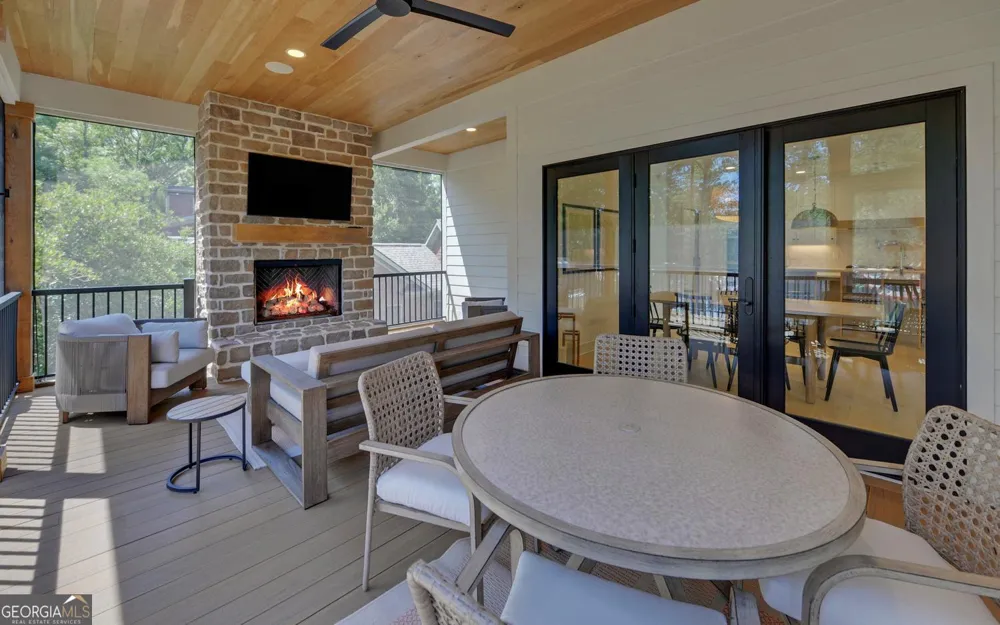 96 Barefoot Bay RD Hartwell, GA 30643