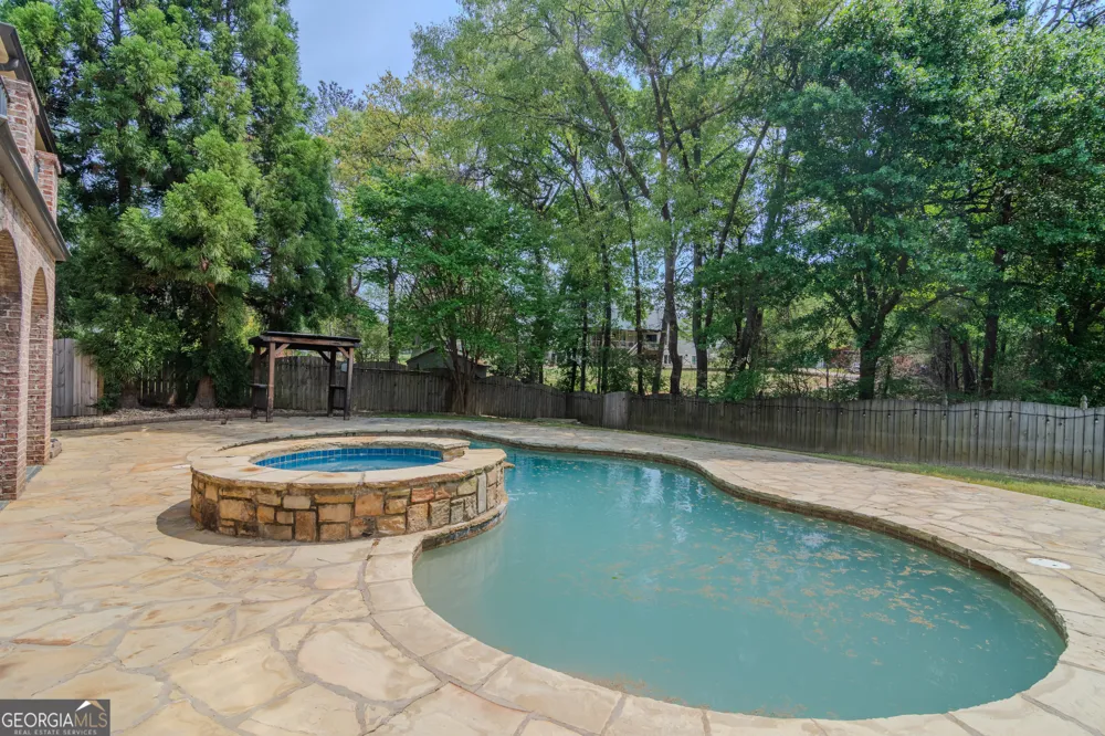 818 Natchez Valley TRCE Grayson, GA 30017