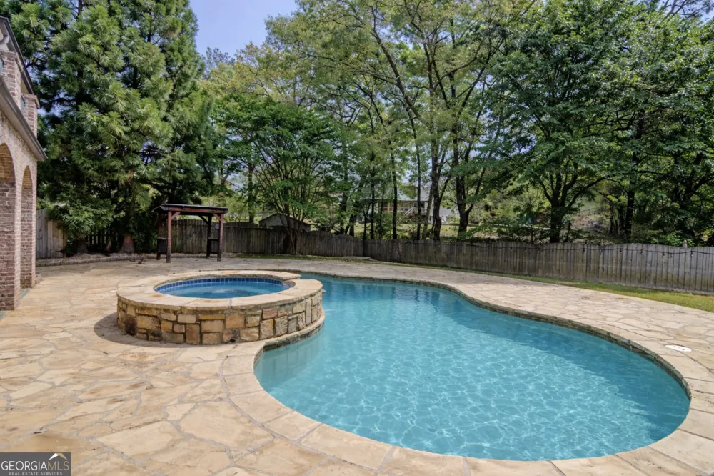 818 Natchez Valley TRCE Grayson, GA 30017