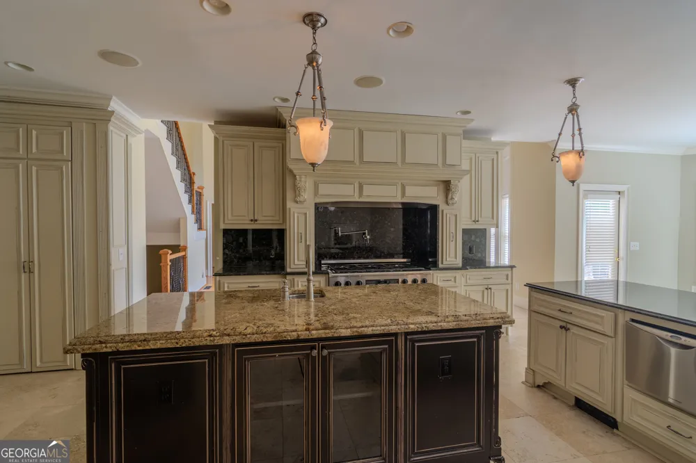 818 Natchez Valley TRCE Grayson, GA 30017