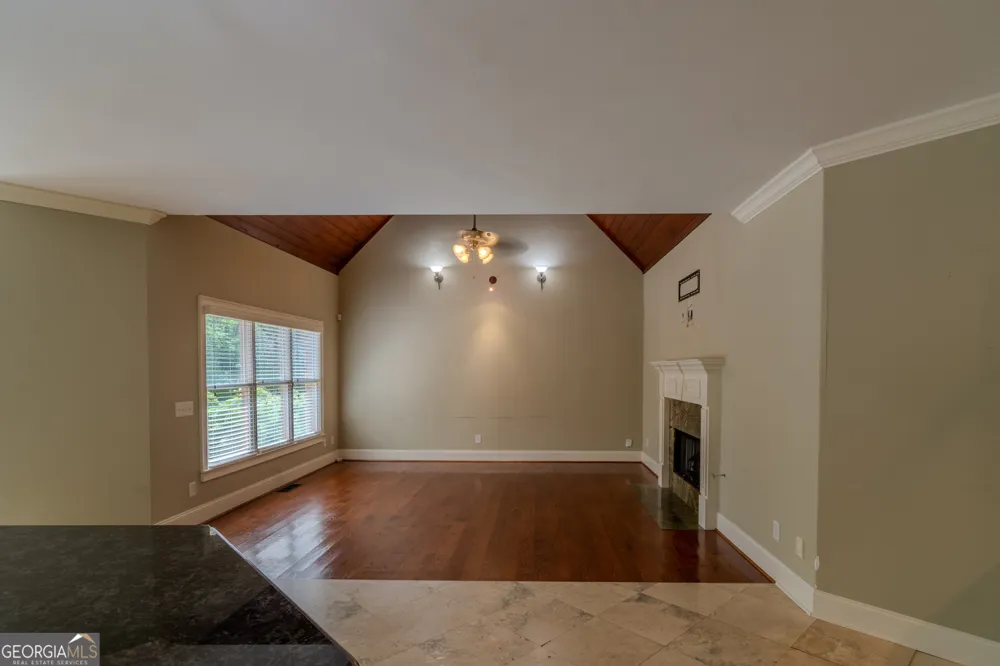 818 Natchez Valley TRCE Grayson, GA 30017
