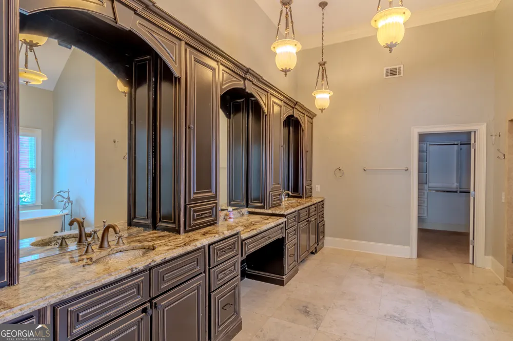 818 Natchez Valley TRCE Grayson, GA 30017