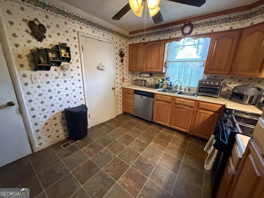 1769 Payne RD Rentz, GA 31075