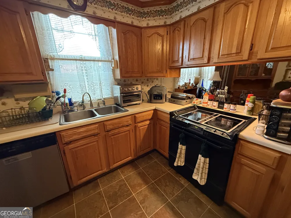 1769 Payne RD Rentz, GA 31075
