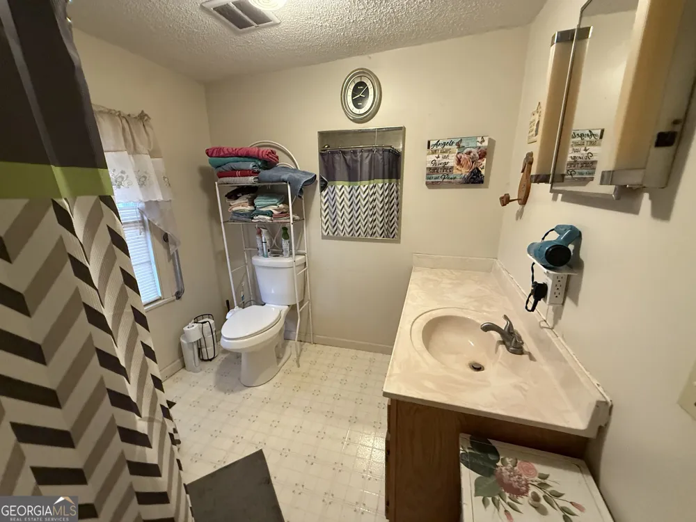 1769 Payne RD Rentz, GA 31075
