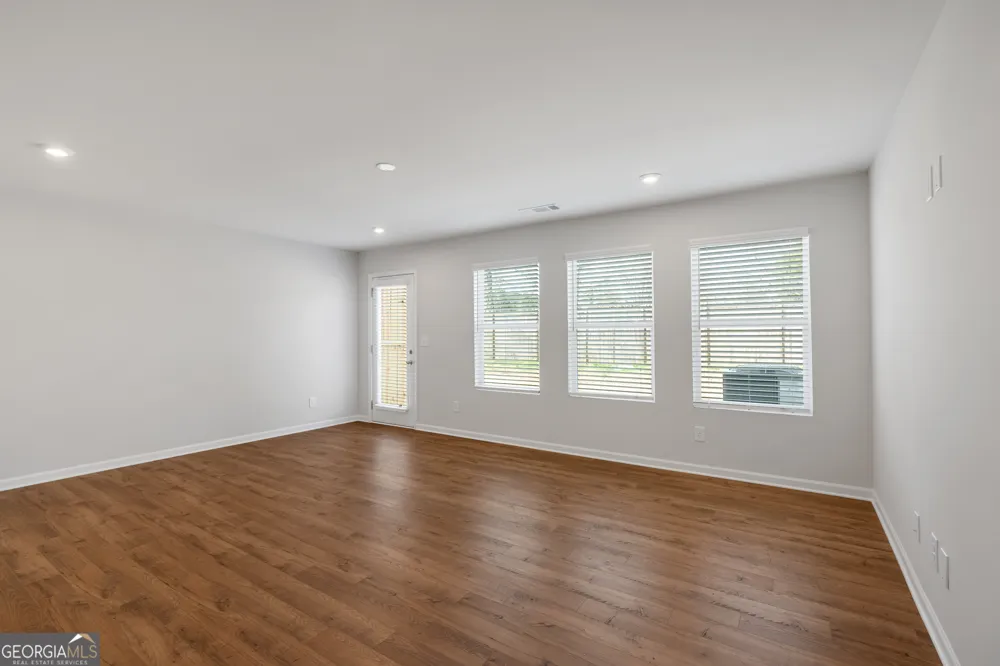105 Village Green DR Adairsville, GA 30103