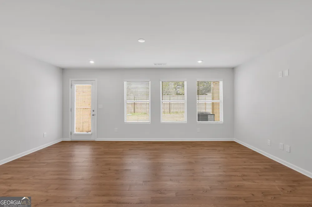 105 Village Green DR Adairsville, GA 30103