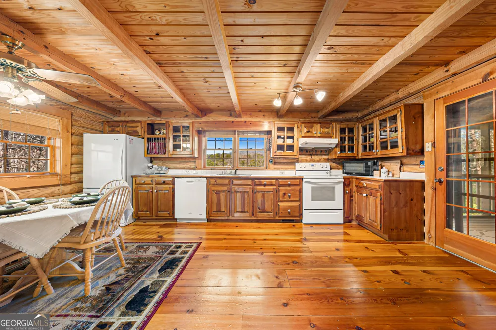 451 Pinecrest RD Sautee Nacoochee, GA 30571