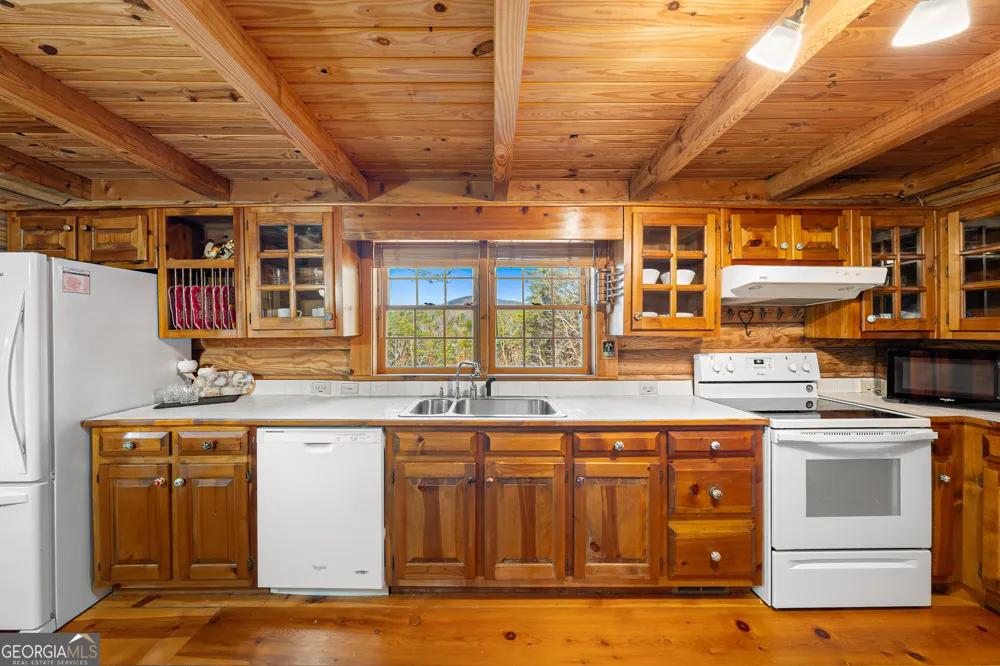451 Pinecrest RD Sautee Nacoochee, GA 30571