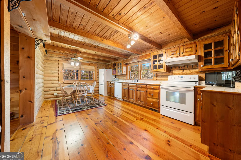 451 Pinecrest RD Sautee Nacoochee, GA 30571