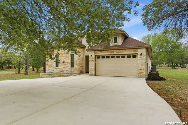 306 County Road 6876 Natalia, TX 78059